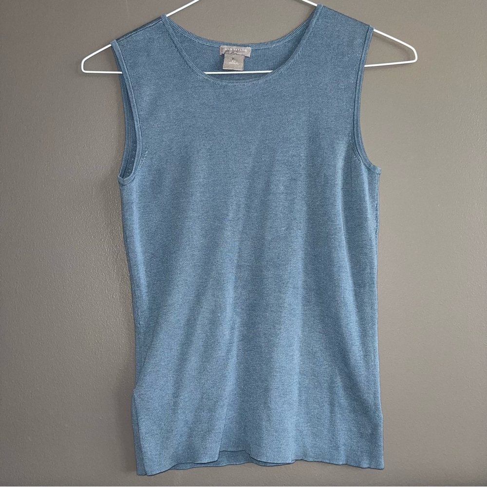 Sleeveless Knit Blue Top